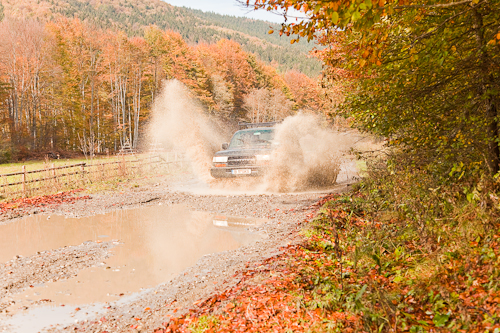 Canon Off Road Trip, Foto Jeep trecind prin apa Canon Off Road Trip, Foto Jeep trecind prin apa